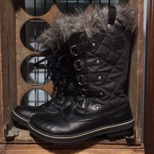 Women’s size 8 Sorel lace up snow boots